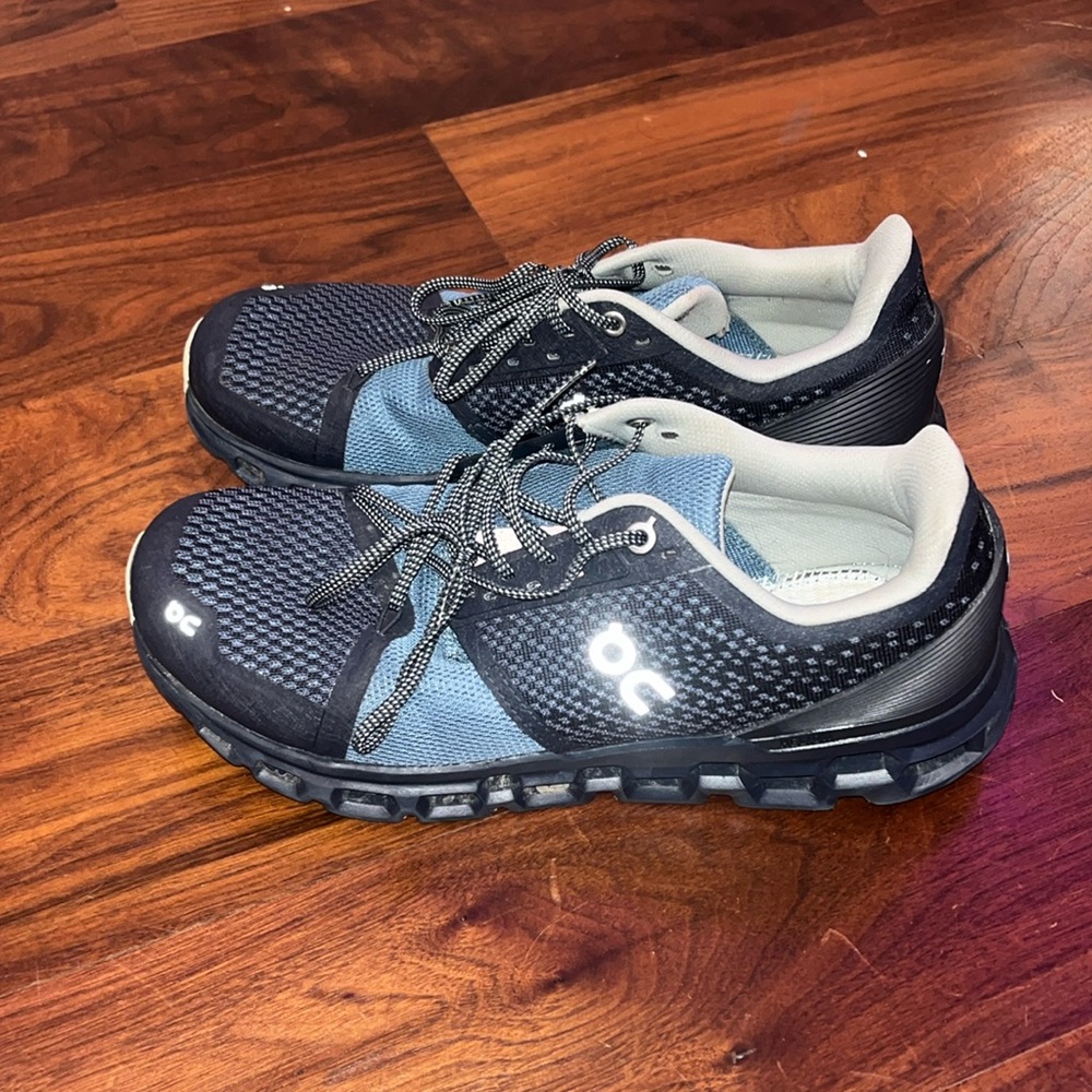 Women’s On Cloud tennis shoes, blue